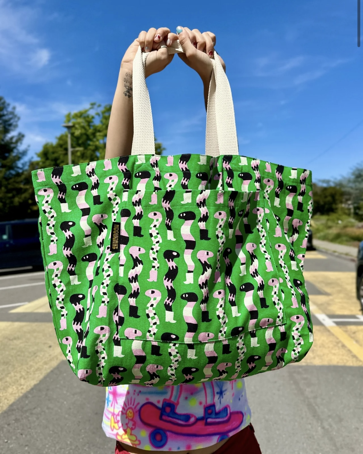 Nooworks Mega Tote in Sssnakes