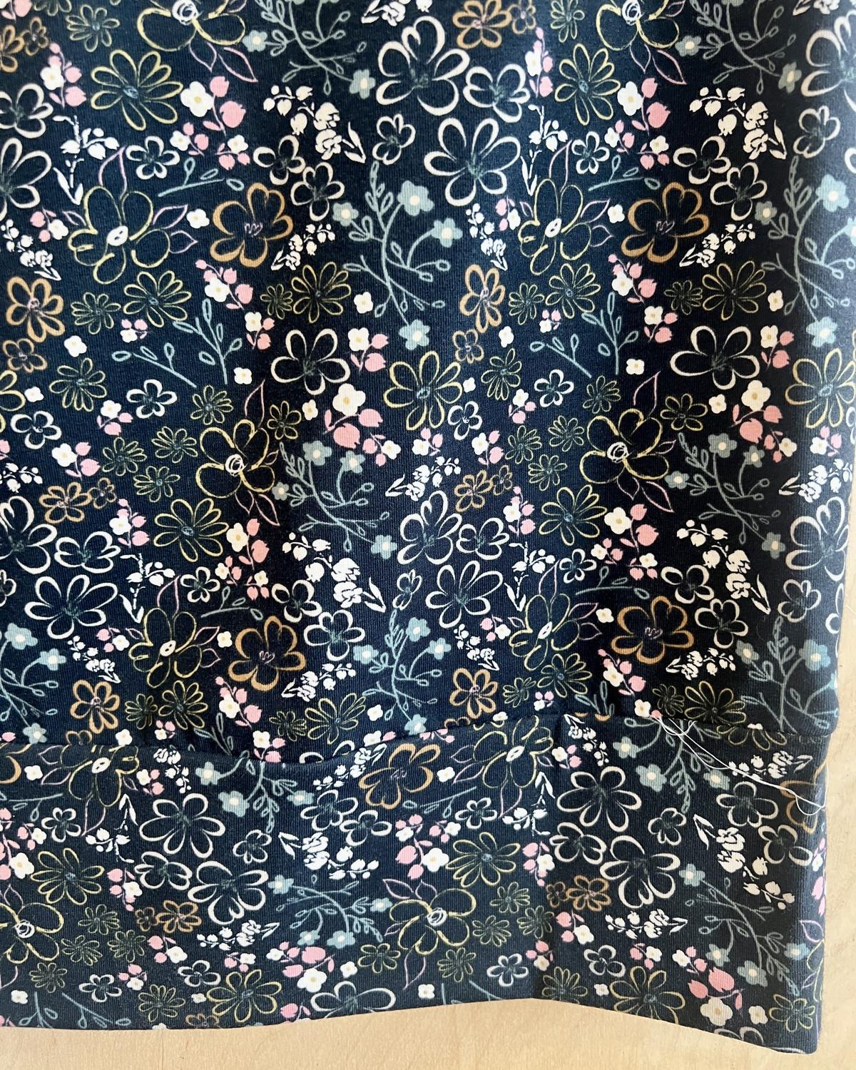 Squasht Banded Tee in Midnight Ditsy Floral Print