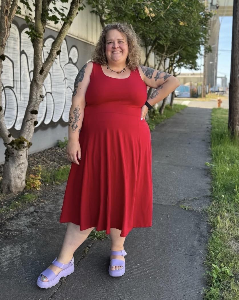 KD Designs Haley Midi Dress in Tomato Red – Squasht Boutique