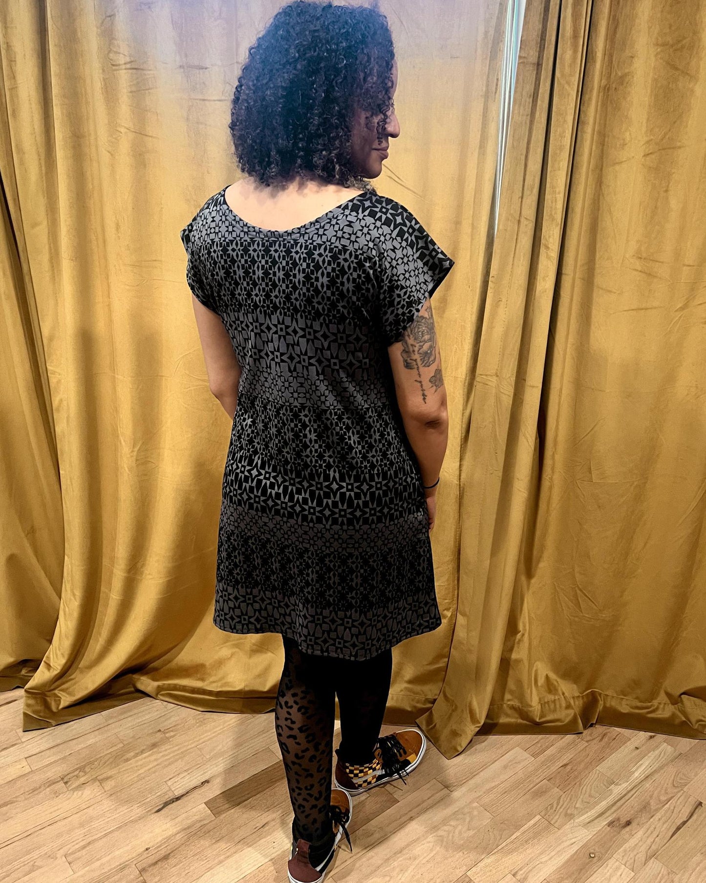 Fayru Dress in Black and Grey Stars