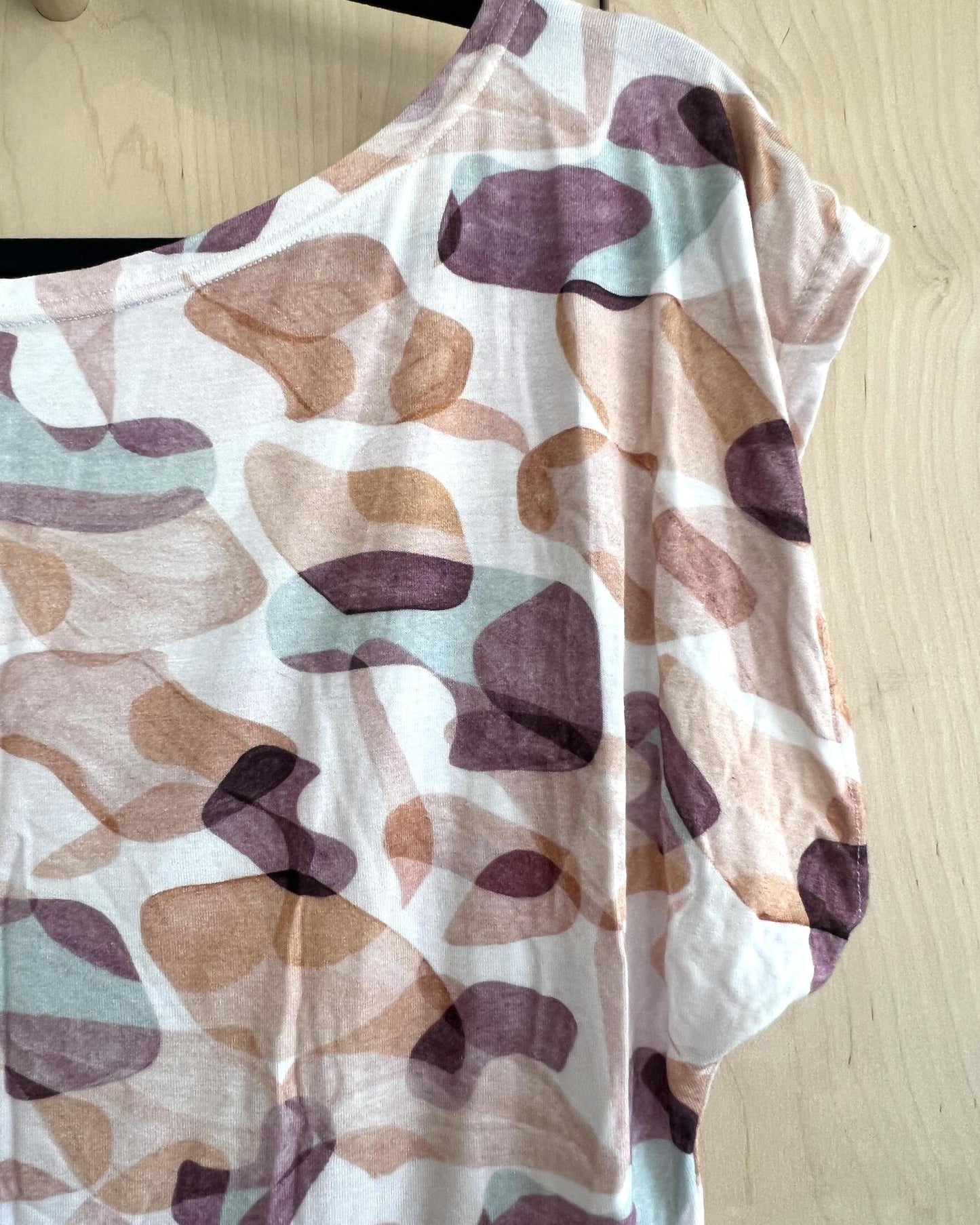 KD Designs Julia Tee in Plum and Peach Watercolor Abstract Print - Size Medium - SALE