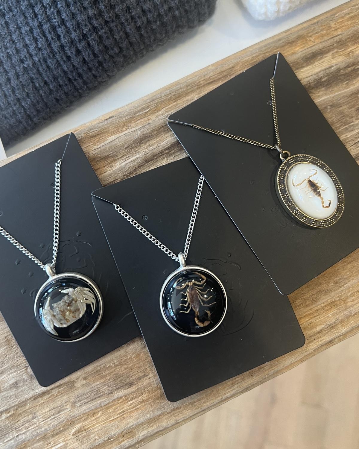 Pajaro Negro Antiqued Silver Plated Round Crab Pendant Necklace