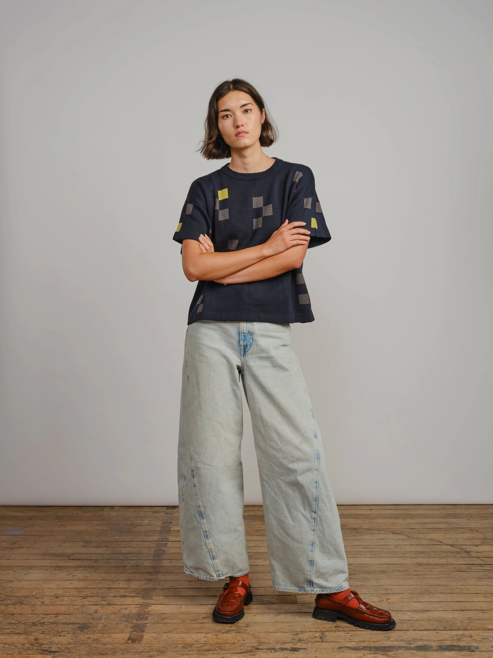 The Endery Albers Short Sleeve Sweater Tee in Atlantic (Navy/Grey/Yellow)