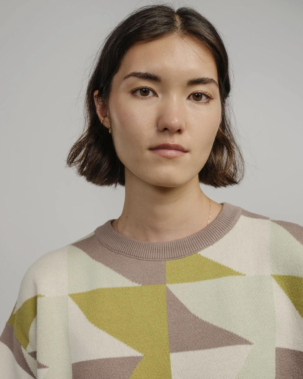 The Endery Calder Short Sleeve Sweater Tee in Vista (Cream/Stone/Chartreause)