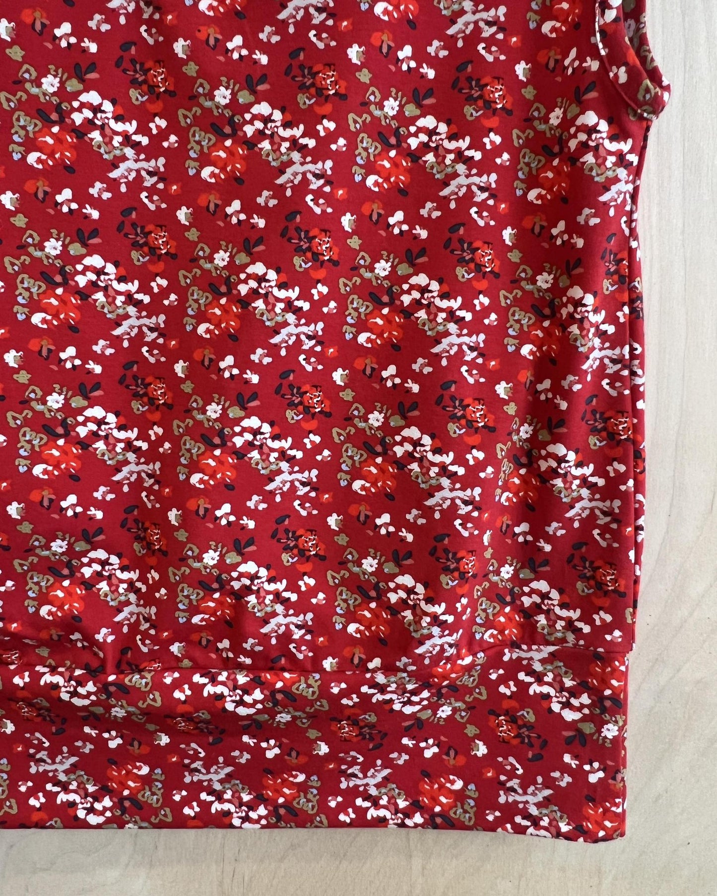 Squasht Banded Tee in Scarlet Red Ditsy Floral Print