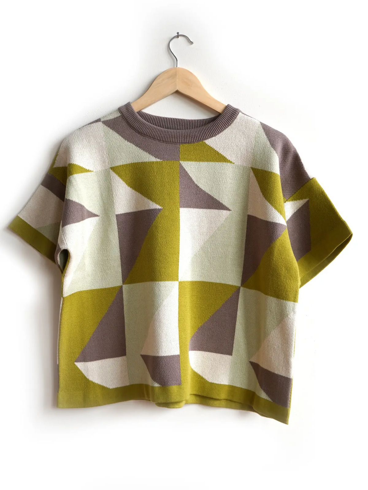 The Endery Calder Short Sleeve Sweater Tee in Vista (Cream/Stone/Chartreause)