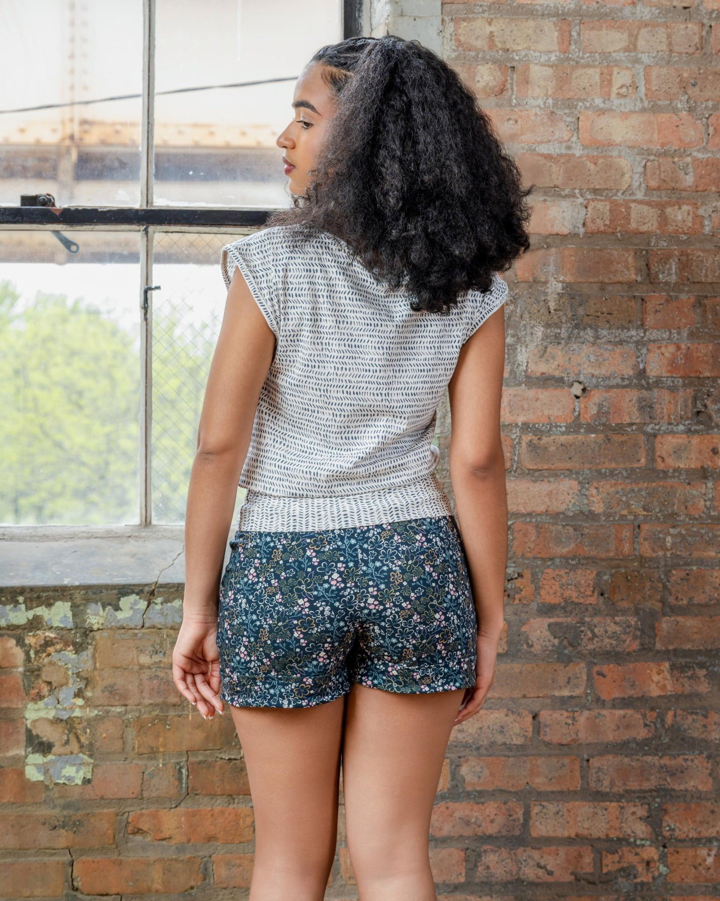 Squasht Banded Tee in Cream with Gray Brushstrokes Print