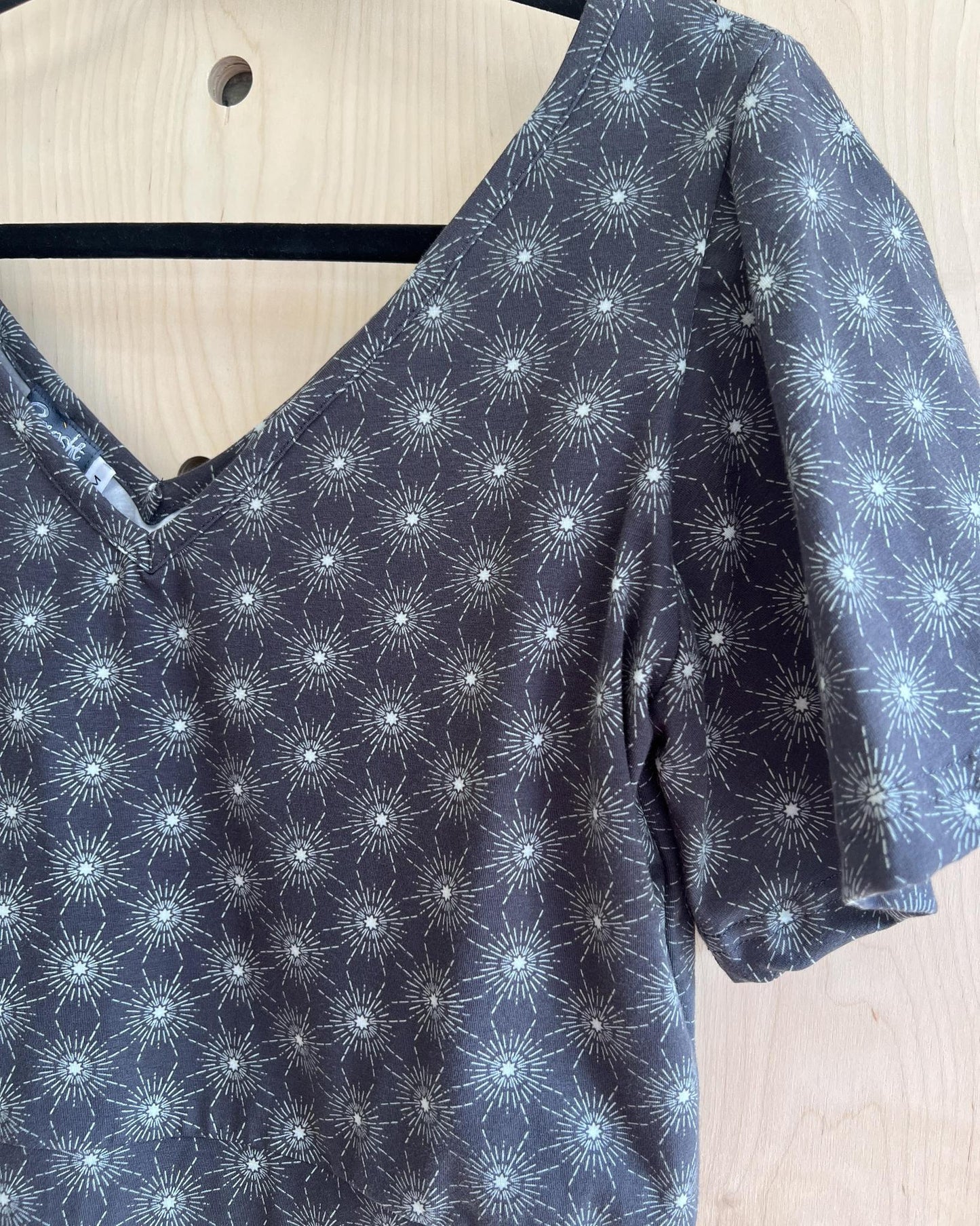 Squasht Bell Sleeve Ballet Top in Gray Starburst Print