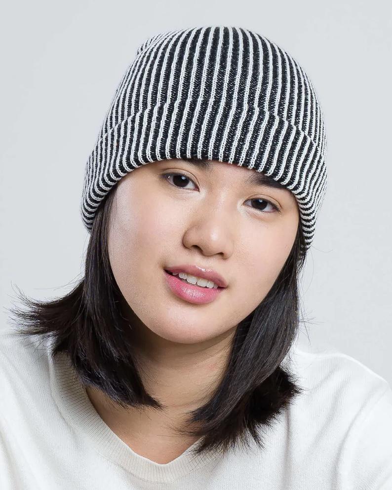 Verloop Simple Rib Knit Beanie Hat in Black & White