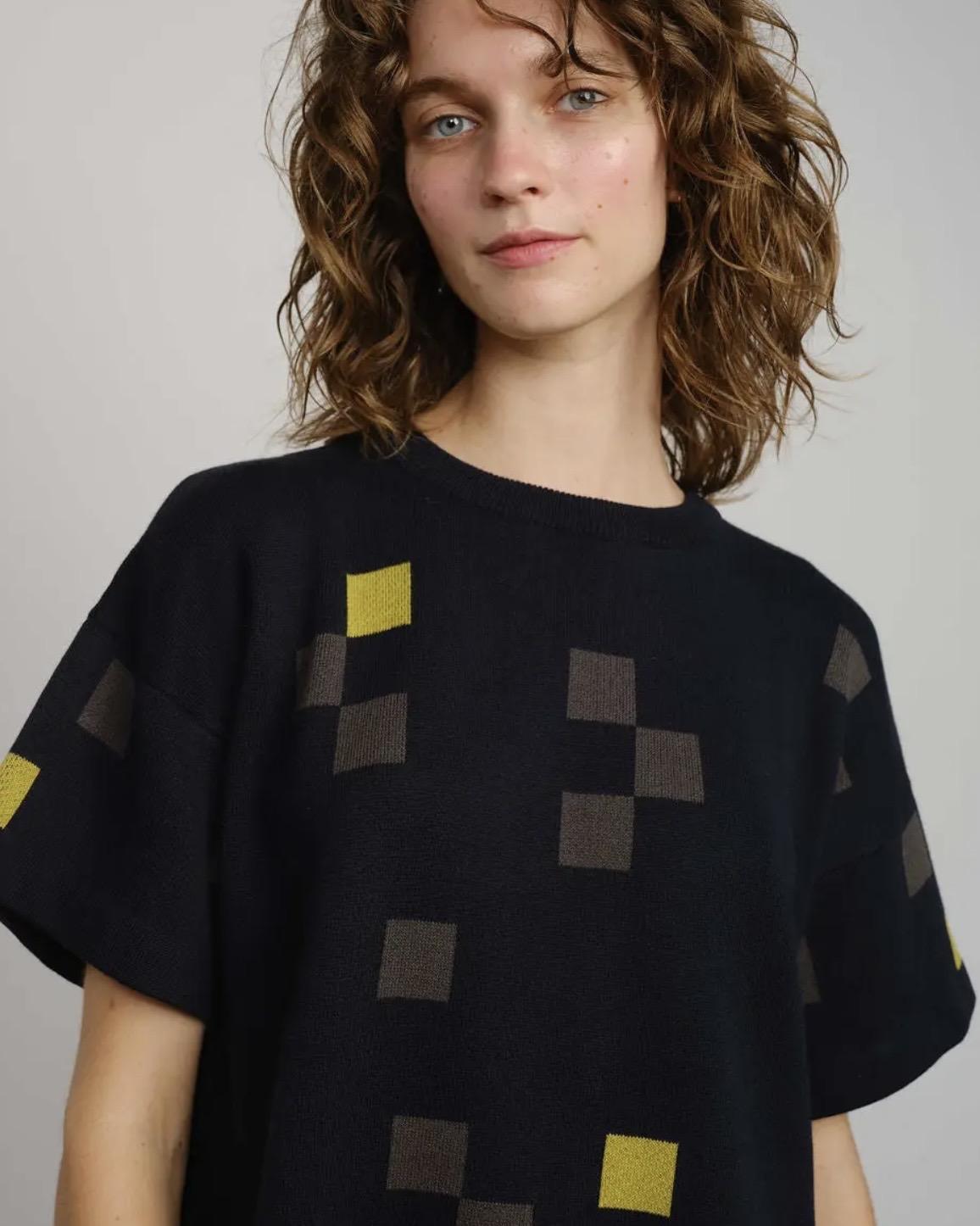 The Endery Albers Short Sleeve Sweater Tee in Atlantic (Navy/Grey/Yellow)
