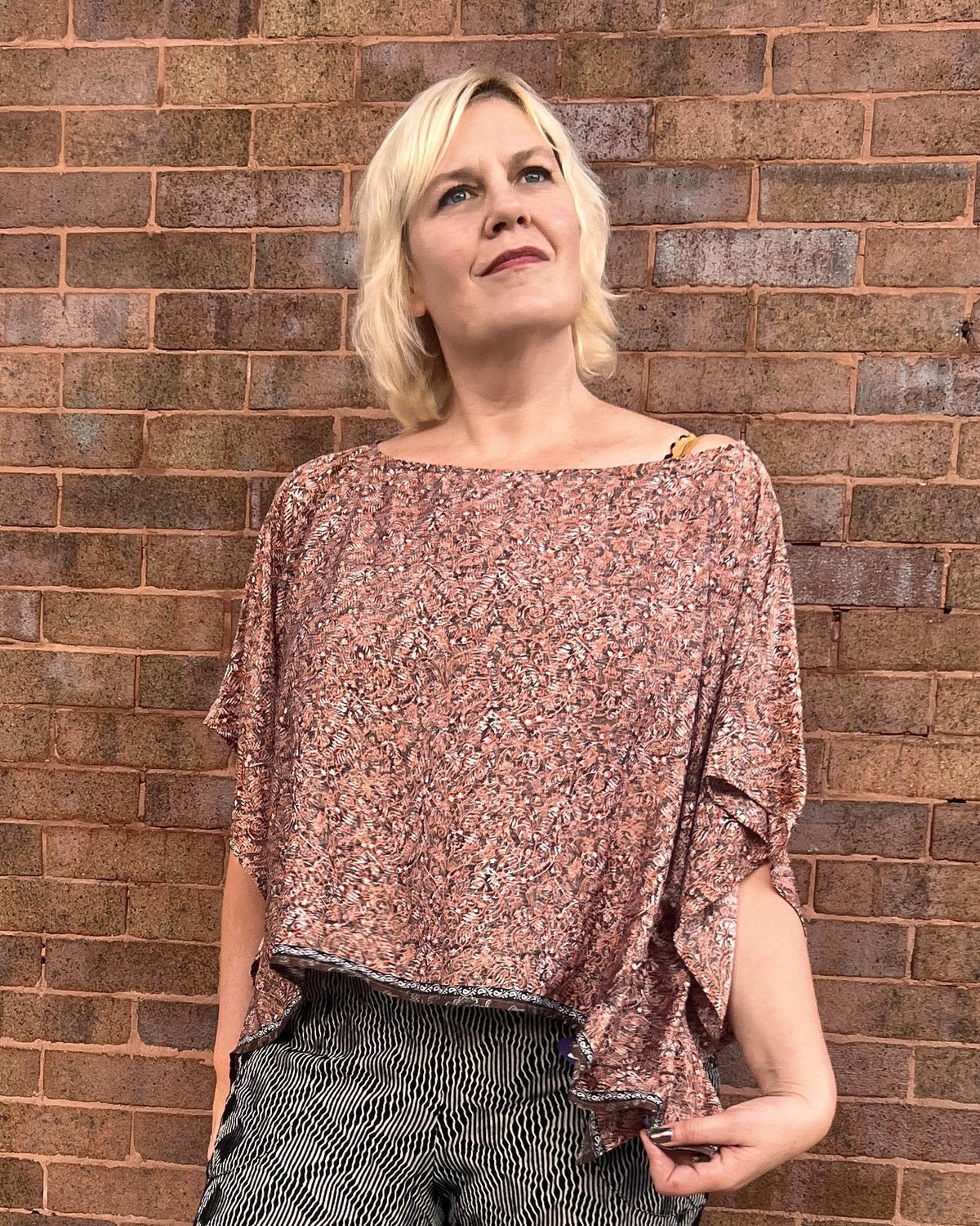 Indie Ella Tessa Flowy Silk Top in Allover Light Dusty Mauve Abstract Print