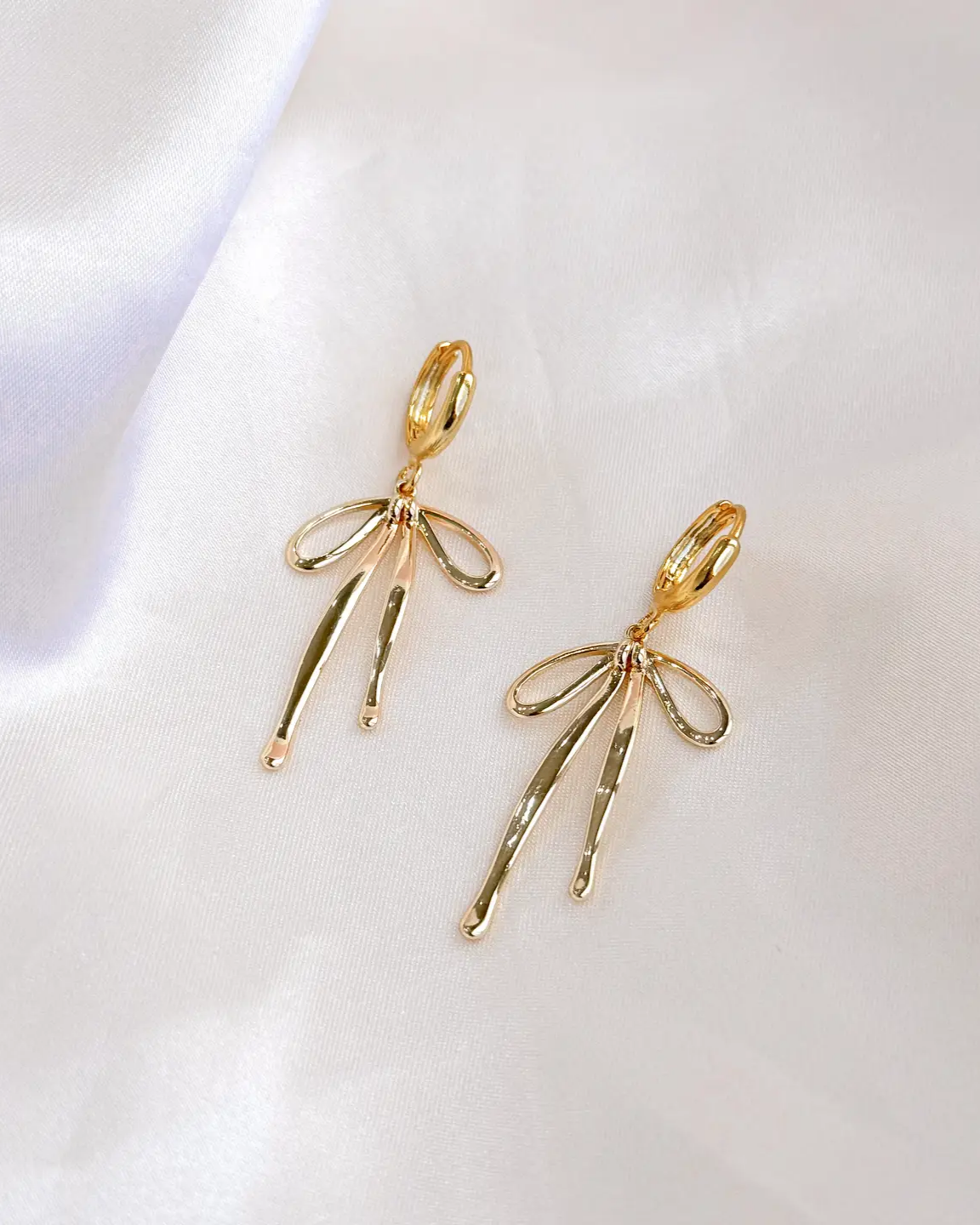 Golden Hour Vintage Bow Huggie Earrings - Silver & Gold