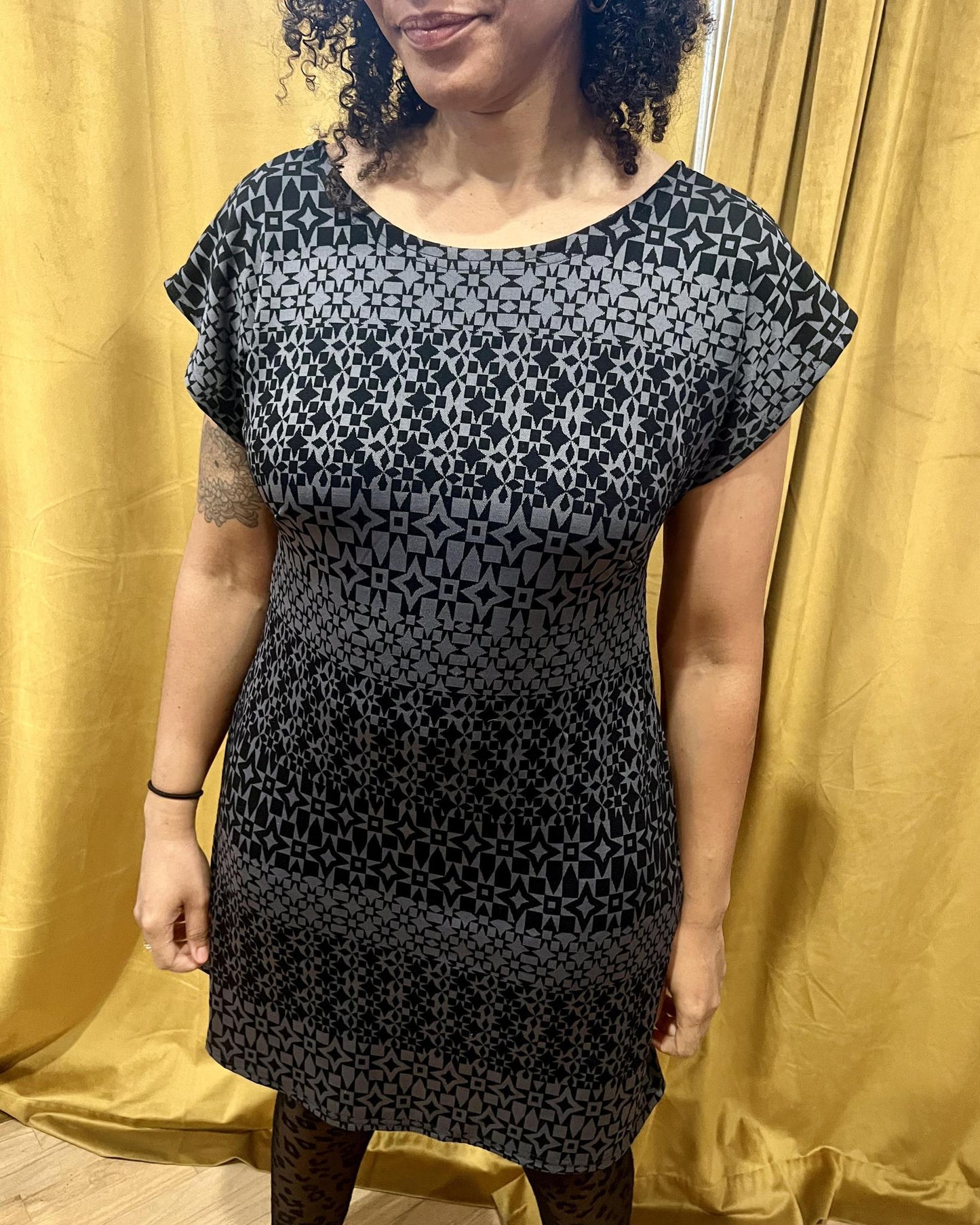 Fayru Dress in Black and Grey Stars