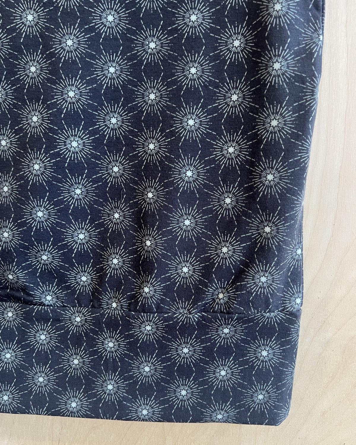 Squasht Banded Tee in Gray Starburst Print