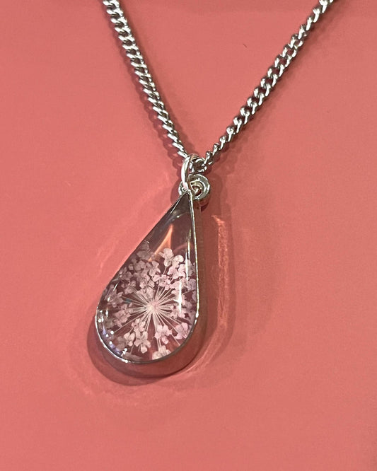 Pajaro Negro Silver Drop Pink Floral Necklace
