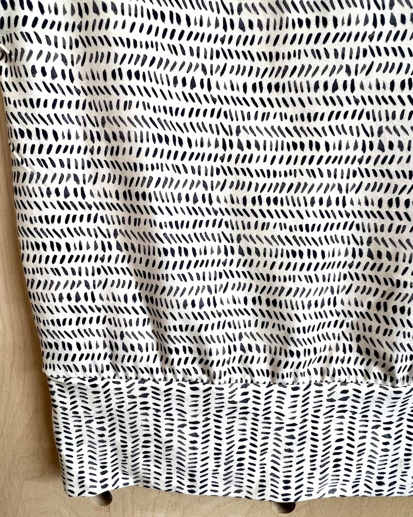 Squasht Banded Tee in Cream with Gray Brushstrokes Print