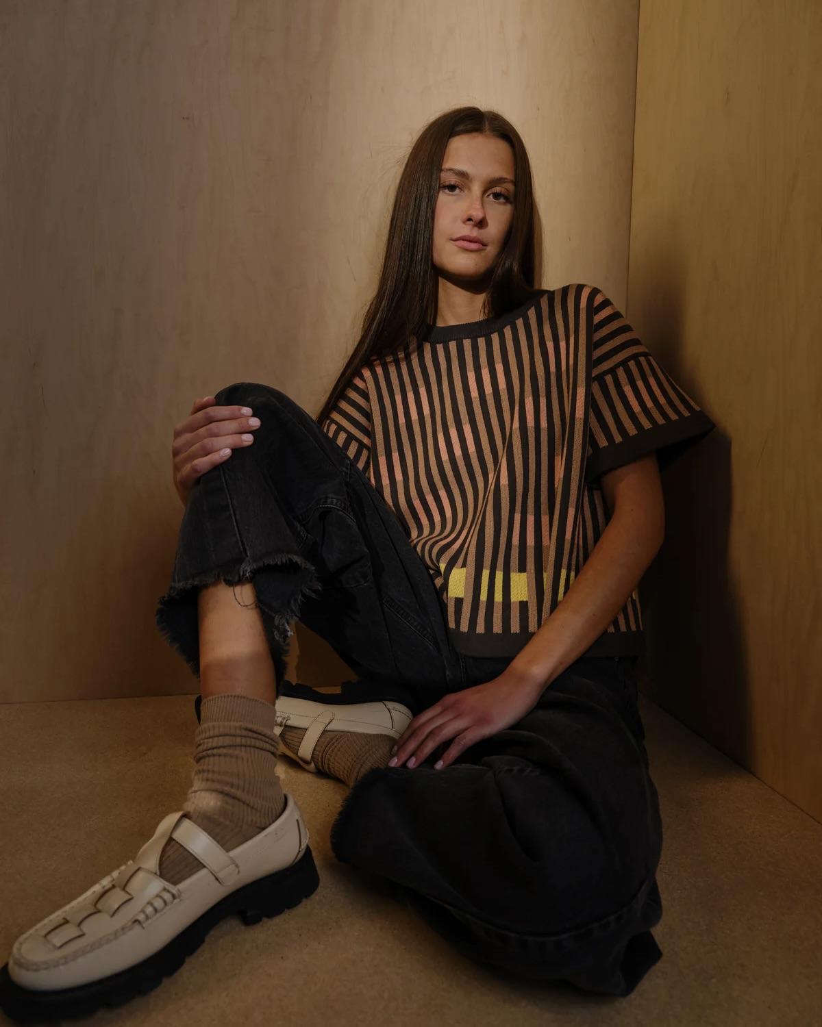 The Endery Bauhaus Short Sleeve Sweater Tee in Oxide (Camel/Gray)