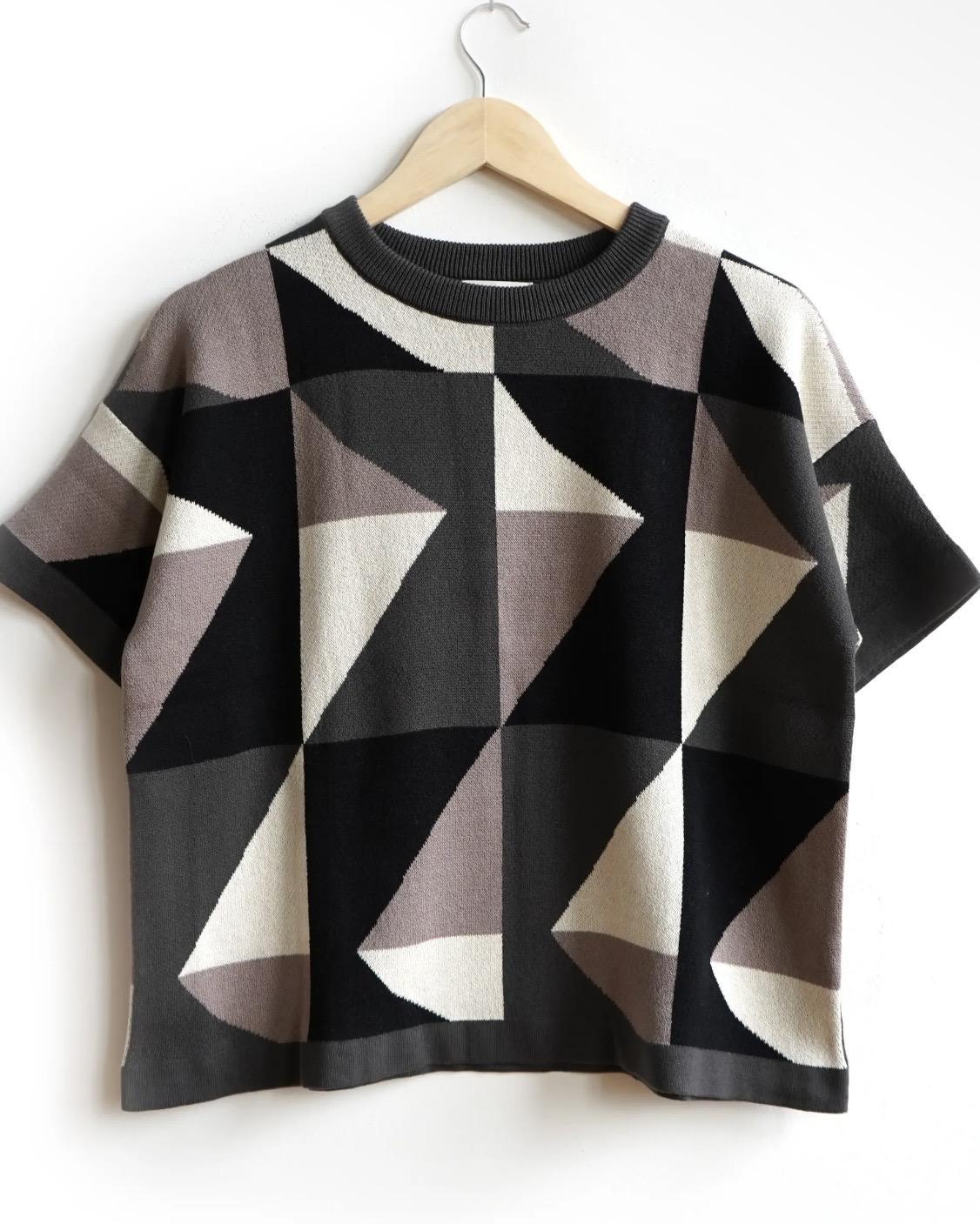 The Endery Calder Short Sleeve Sweater Tee in Flint (Black/Cream/Gray)