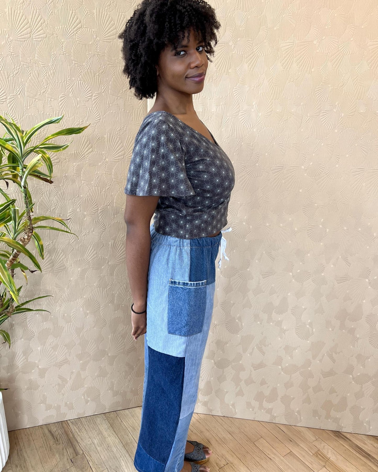 Squasht Bell Sleeve Ballet Top in Gray Starburst Print