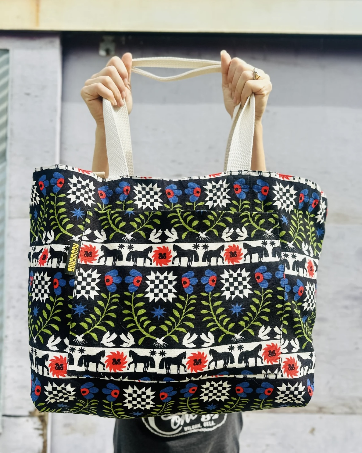 Nooworks Mega Tote in The Guradians