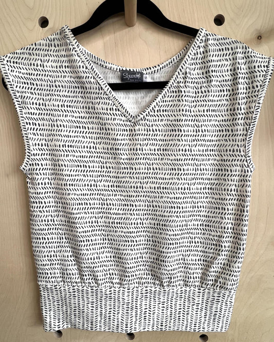 Squasht Banded Tee in Cream with Gray Brushstrokes Print