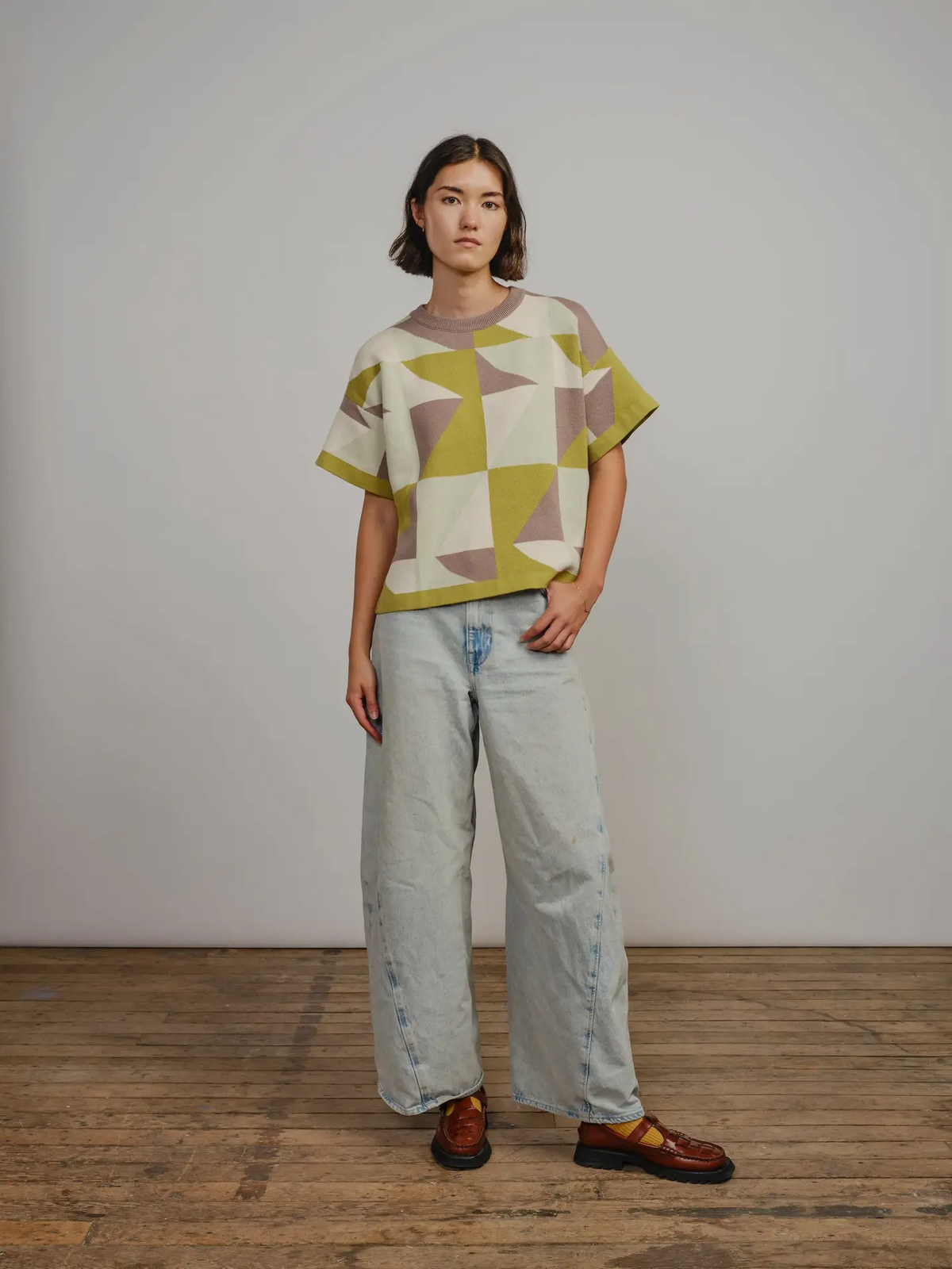 The Endery Calder Short Sleeve Sweater Tee in Vista (Cream/Stone/Chartreause)