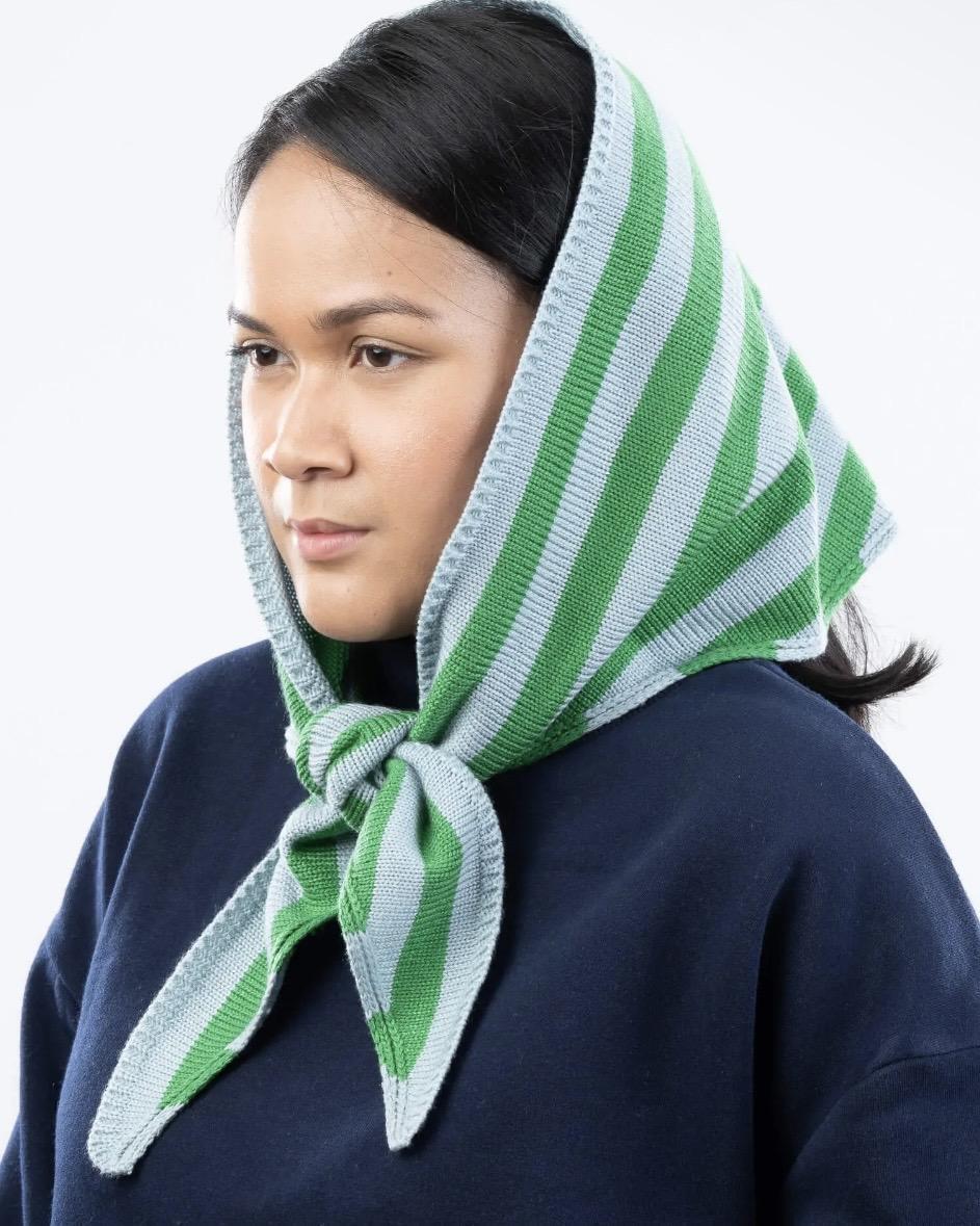 Verloop Simple Stripe Triangle Scarf in Kelly Stone Blue