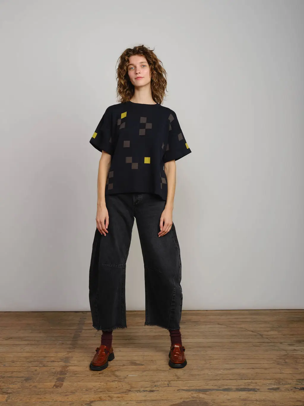 The Endery Albers Short Sleeve Sweater Tee in Atlantic (Navy/Grey/Yellow)