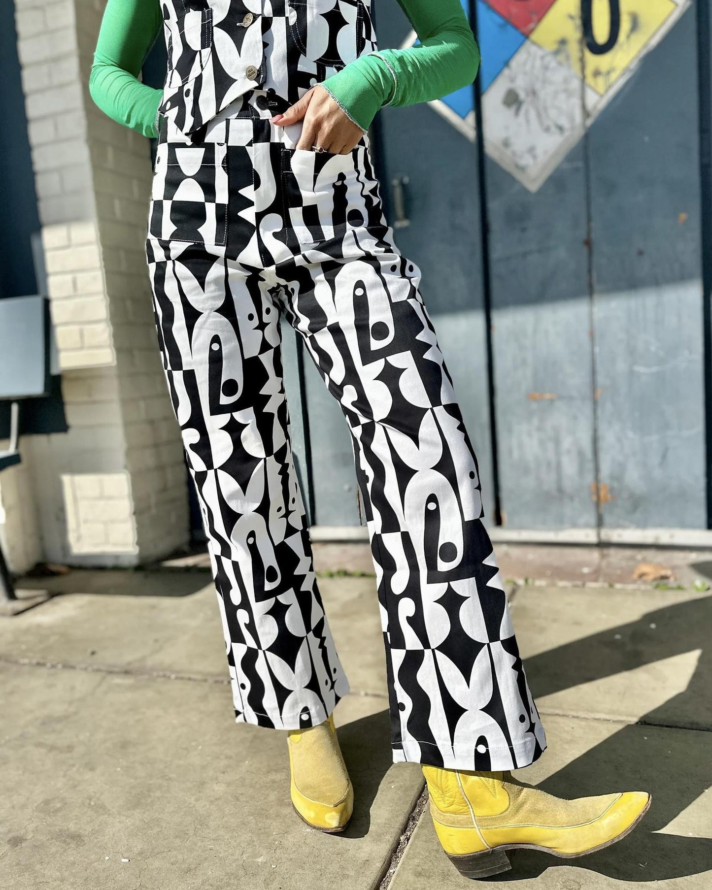 Nooworks Casual Bell Pants in Illusions - Size XL, 2XL
