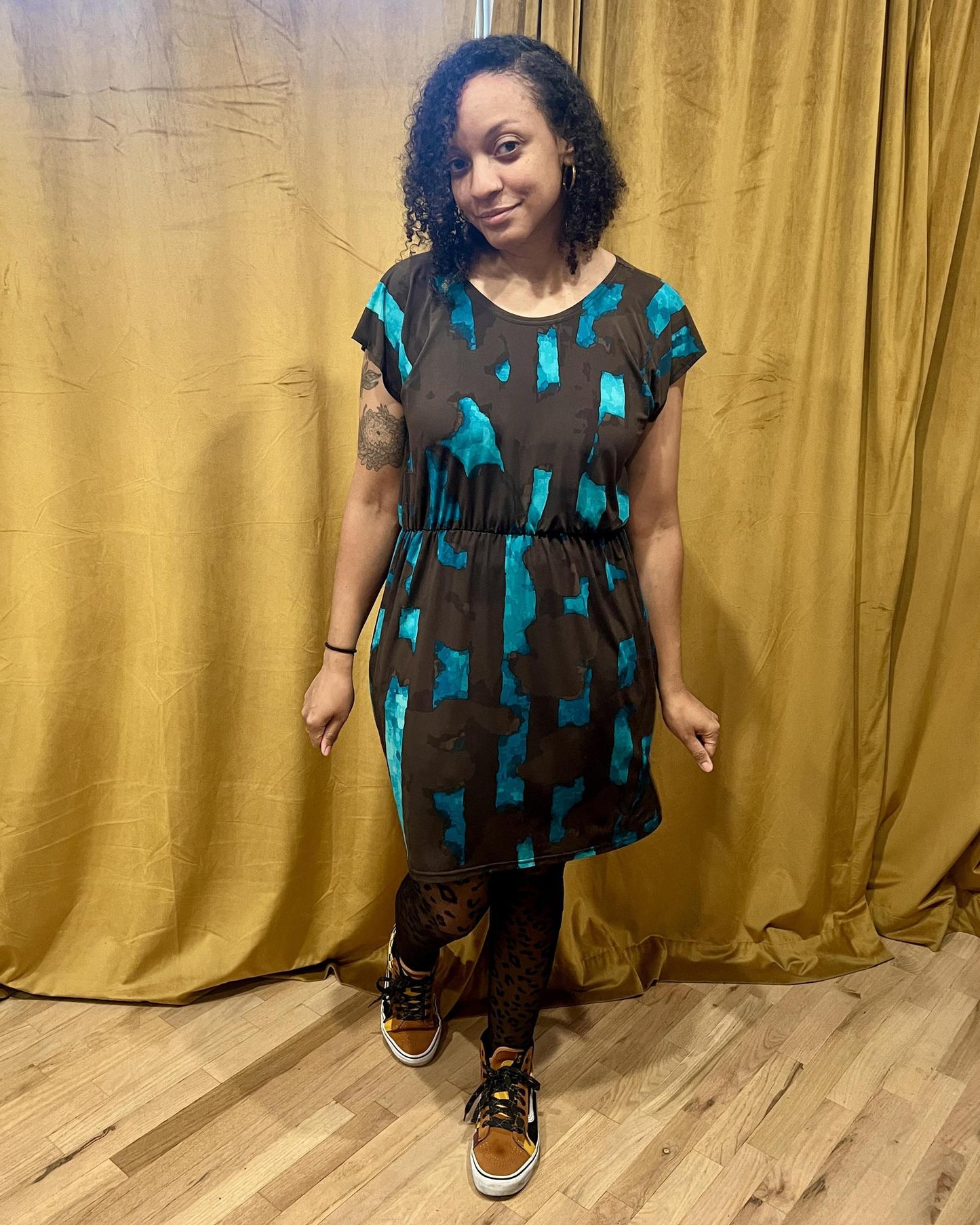 Fayru Cinched Waist Dress in Charcoal Brown and Teal - Size Small, Medium