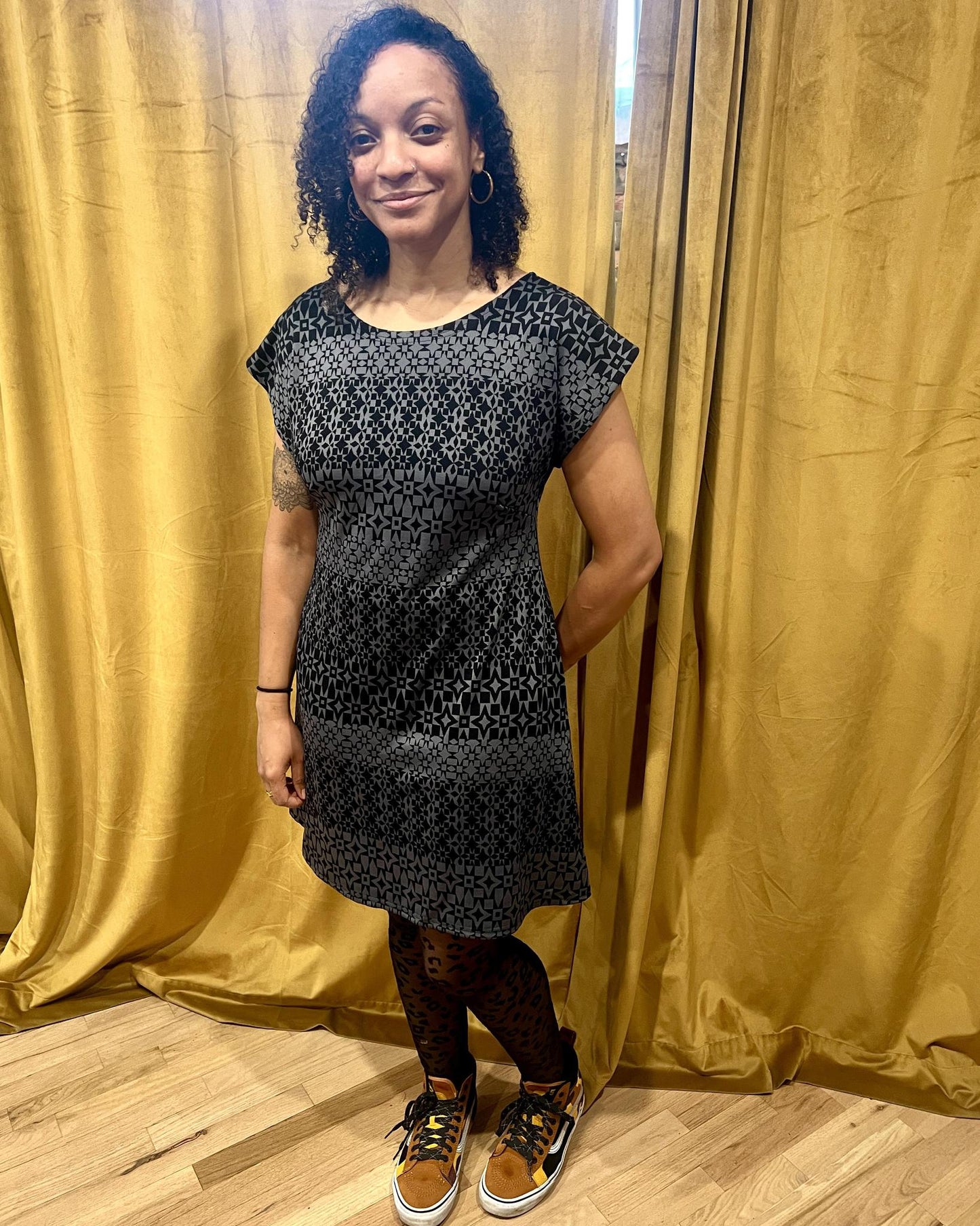 Fayru Dress in Black and Grey Stars