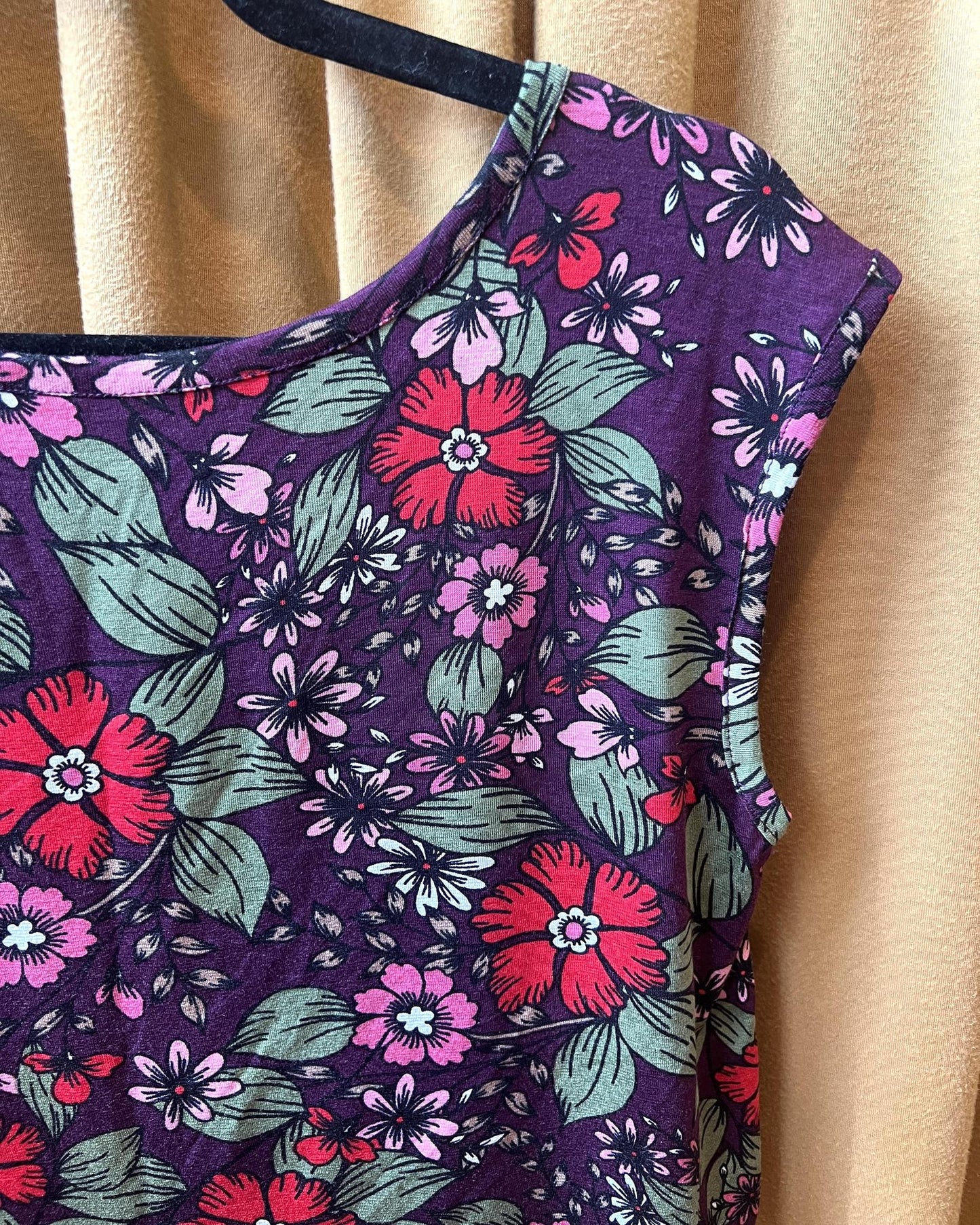 Squasht Croppish Tee in Petal Party - Berry