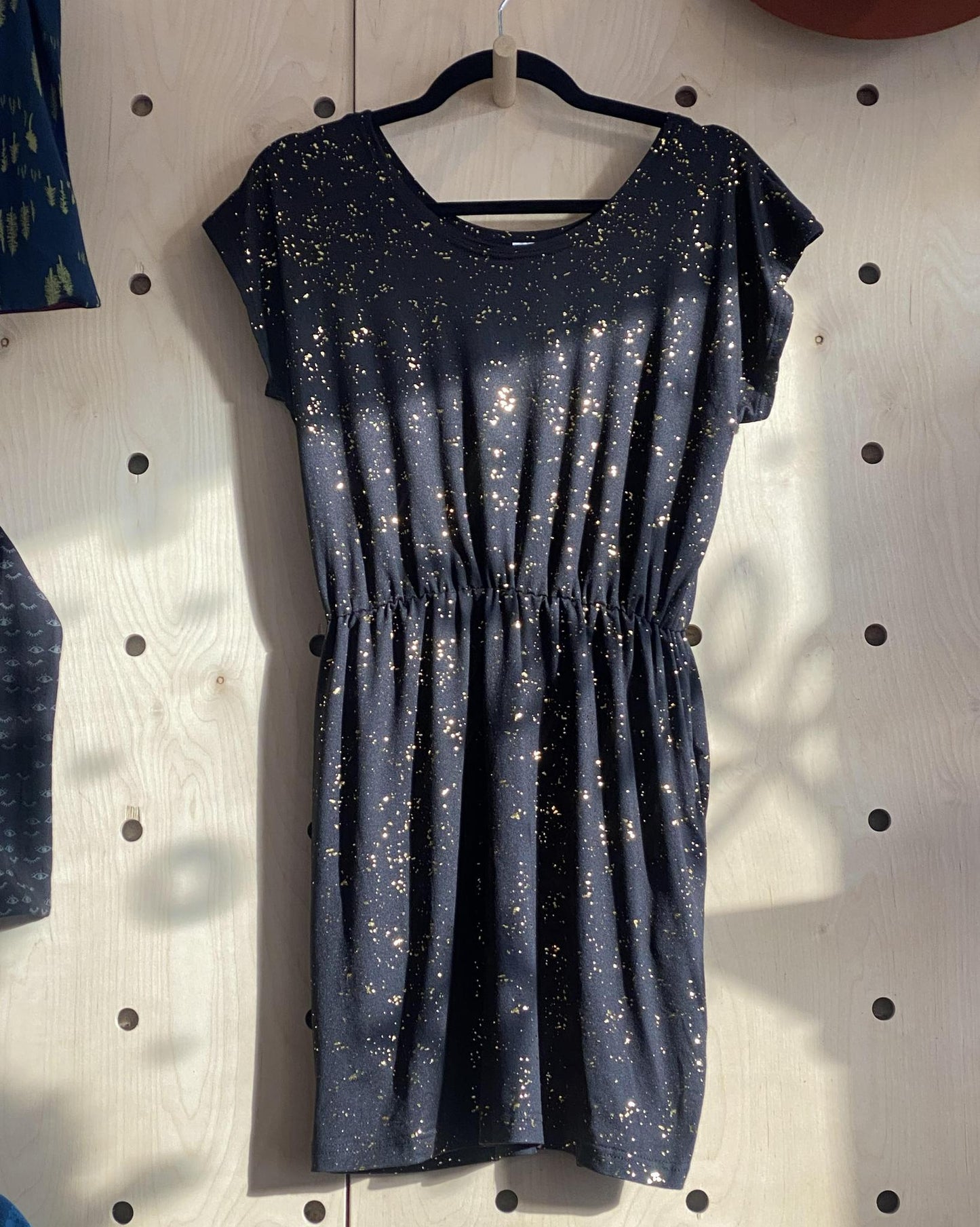 Fayru Cinched Waist Dress in Black with Gold Speckles