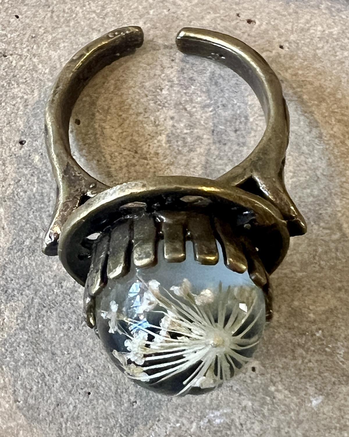 Pajaro Negro Queen Anne's Lace Round Ring