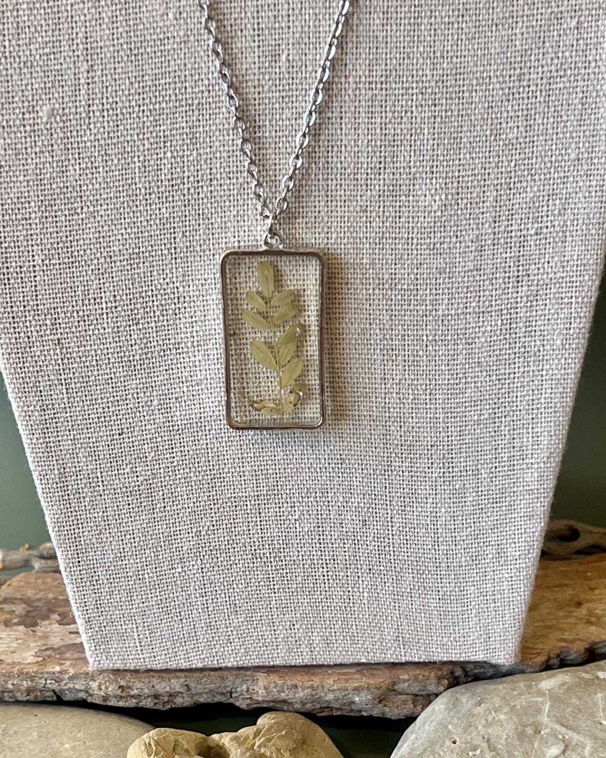 Pajaro Negro Botanical Leaf Necklace