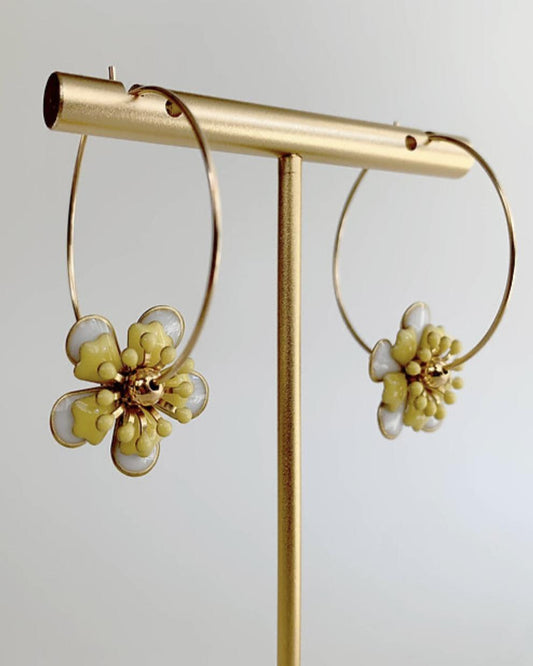 caliLOVESchi 14k Gold Hoops - Yellow Daisy