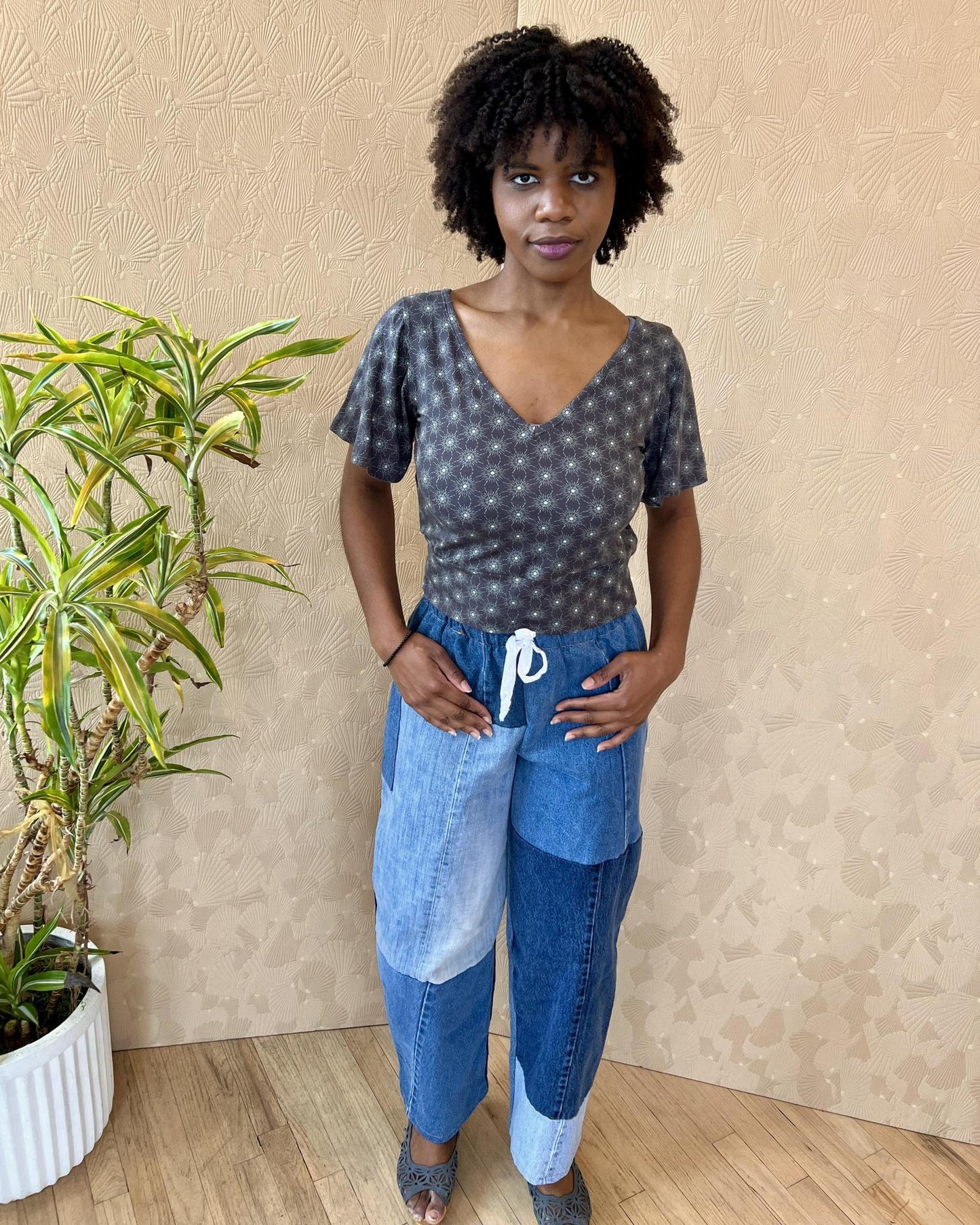 Squasht Bell Sleeve Ballet Top in Gray Starburst Print