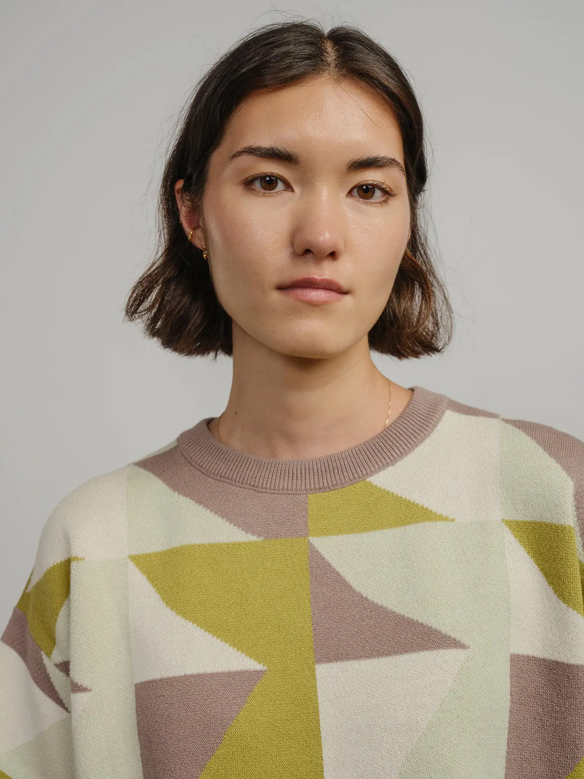 The Endery Calder Short Sleeve Sweater Tee in Vista (Cream/Stone/Chartreause)