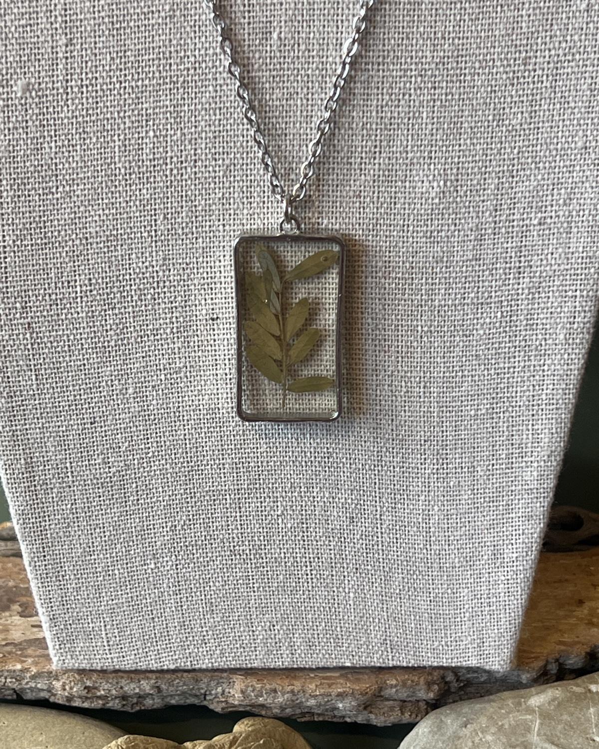 Pajaro Negro Botanical Leaf Necklace