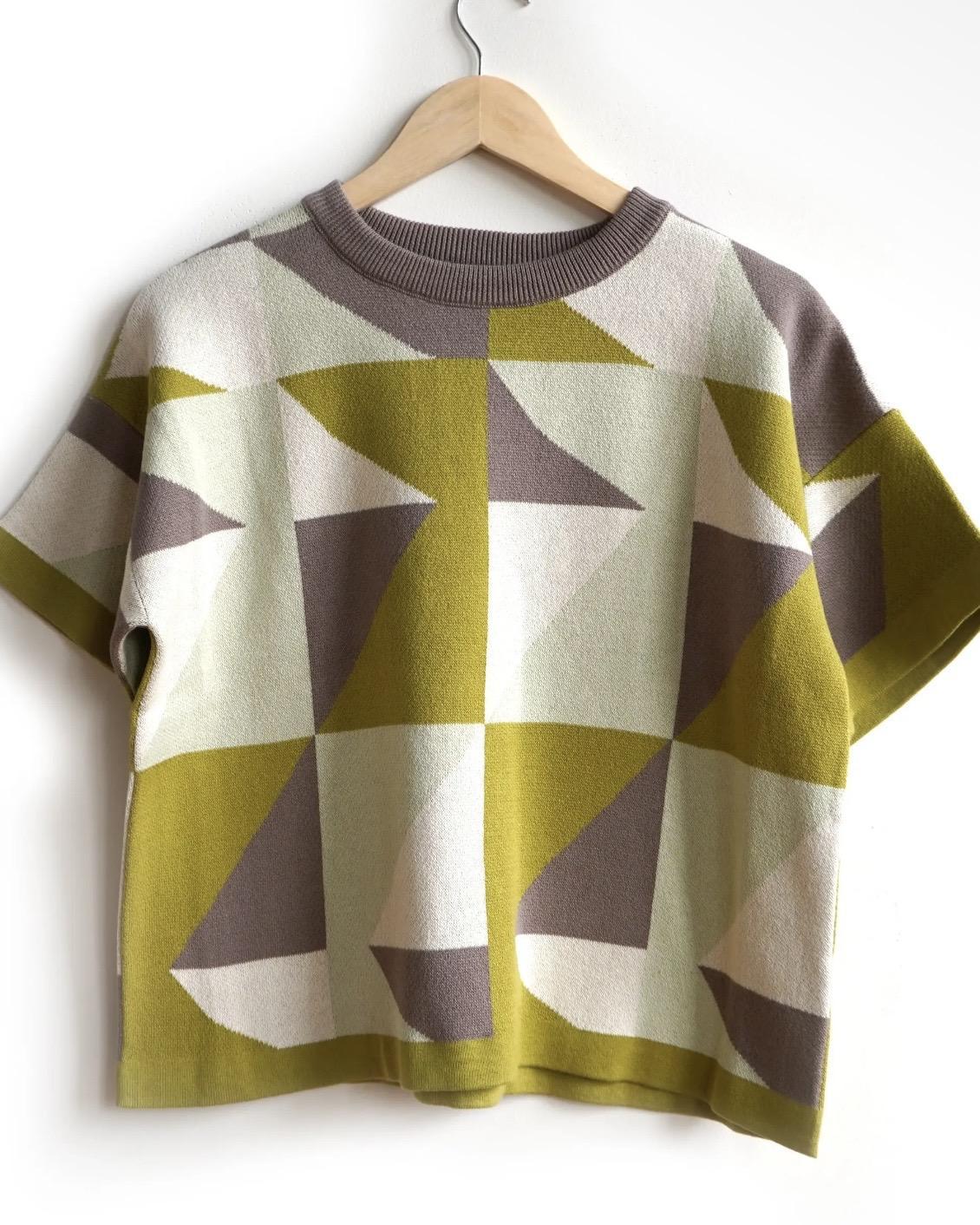 The Endery Calder Short Sleeve Sweater Tee in Vista (Cream/Stone/Chartreause)