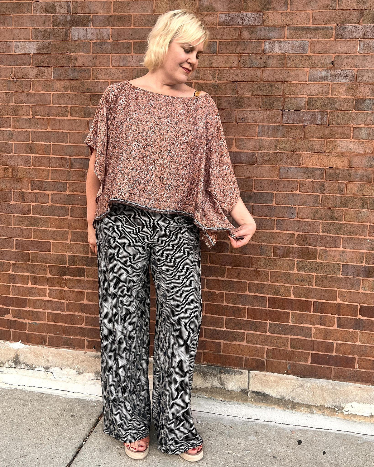 Indie Ella Tessa Flowy Silk Top in Allover Light Dusty Mauve Abstract Print
