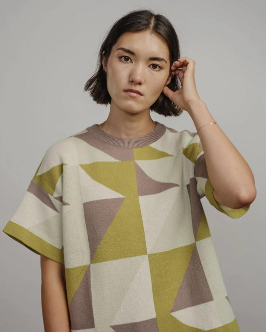 The Endery Calder Short Sleeve Sweater Tee in Vista (Cream/Stone/Chartreause)