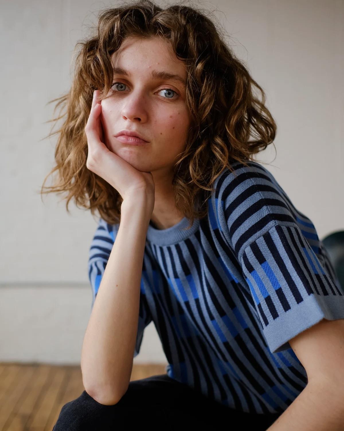 The Endery Bauhaus Short Sleeve Sweater Tee in Neptune (Soft Blue/Navy)