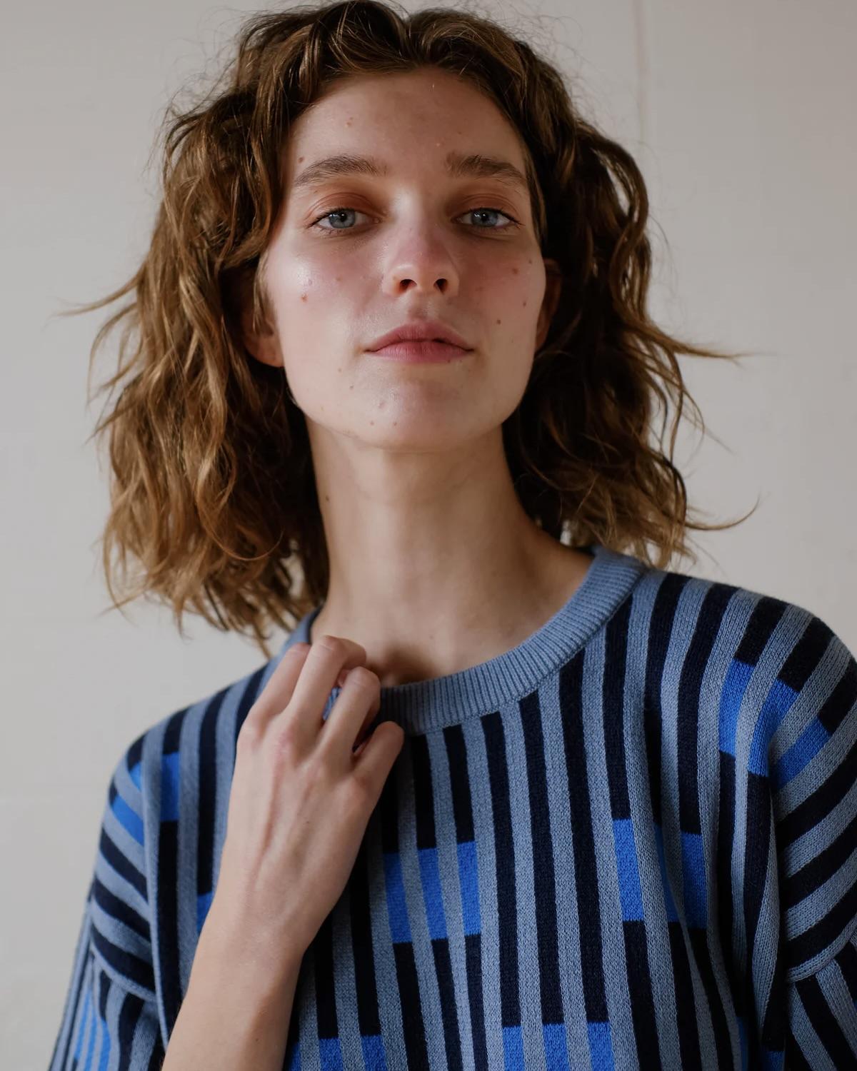 The Endery Bauhaus Short Sleeve Sweater Tee in Neptune (Soft Blue/Navy)