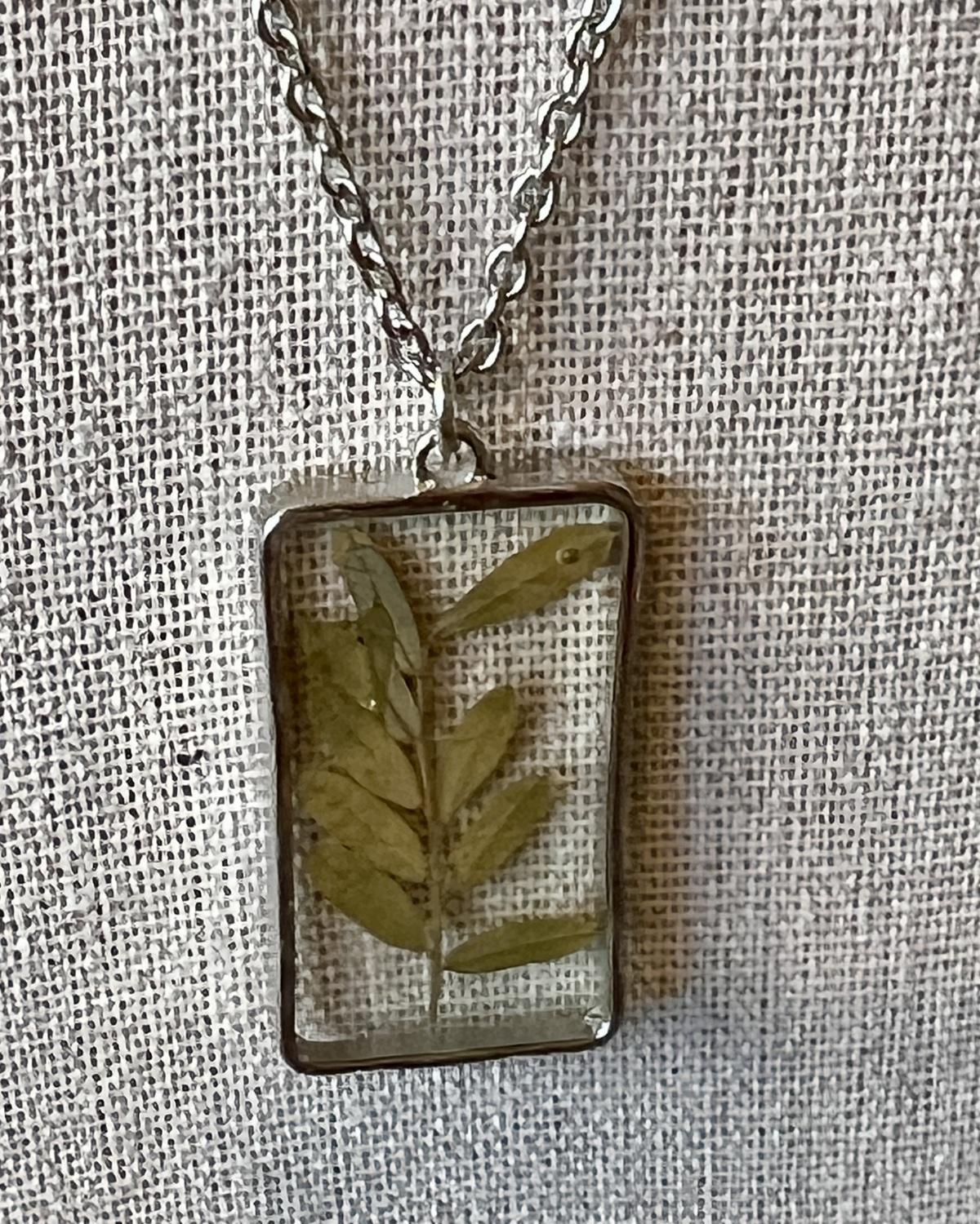 Pajaro Negro Botanical Leaf Necklace
