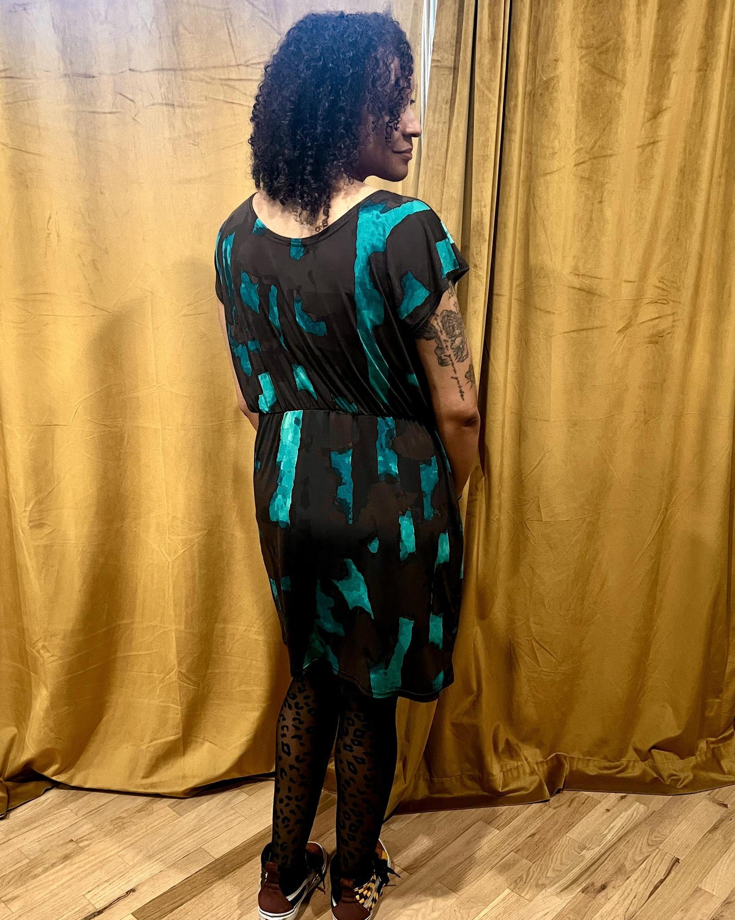Fayru Cinched Waist Dress in Charcoal Brown and Teal - Size Small, Medium