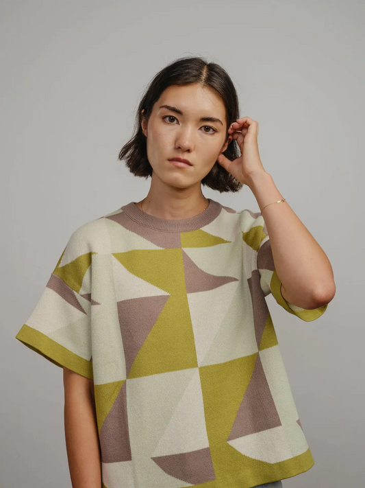 The Endery Calder Short Sleeve Sweater Tee in Vista (Cream/Stone/Chartreause)