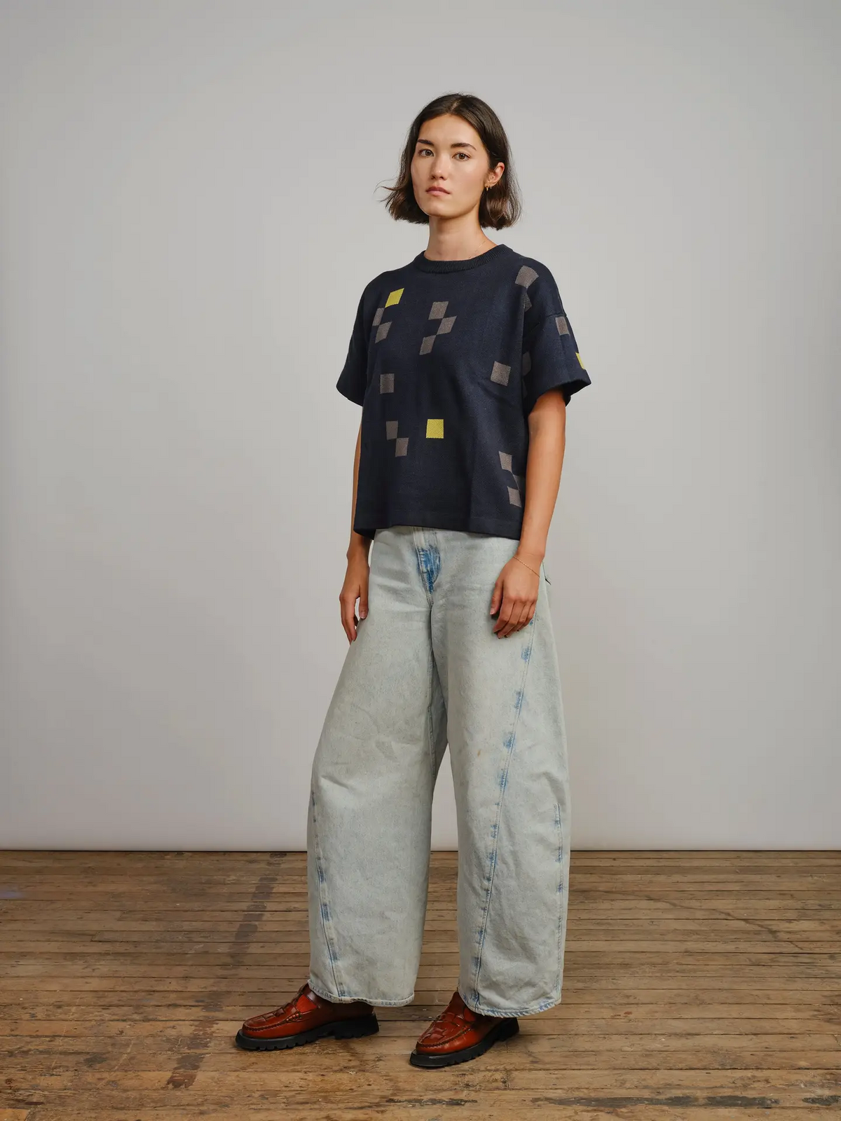 The Endery Albers Short Sleeve Sweater Tee in Atlantic (Navy/Grey/Yellow)