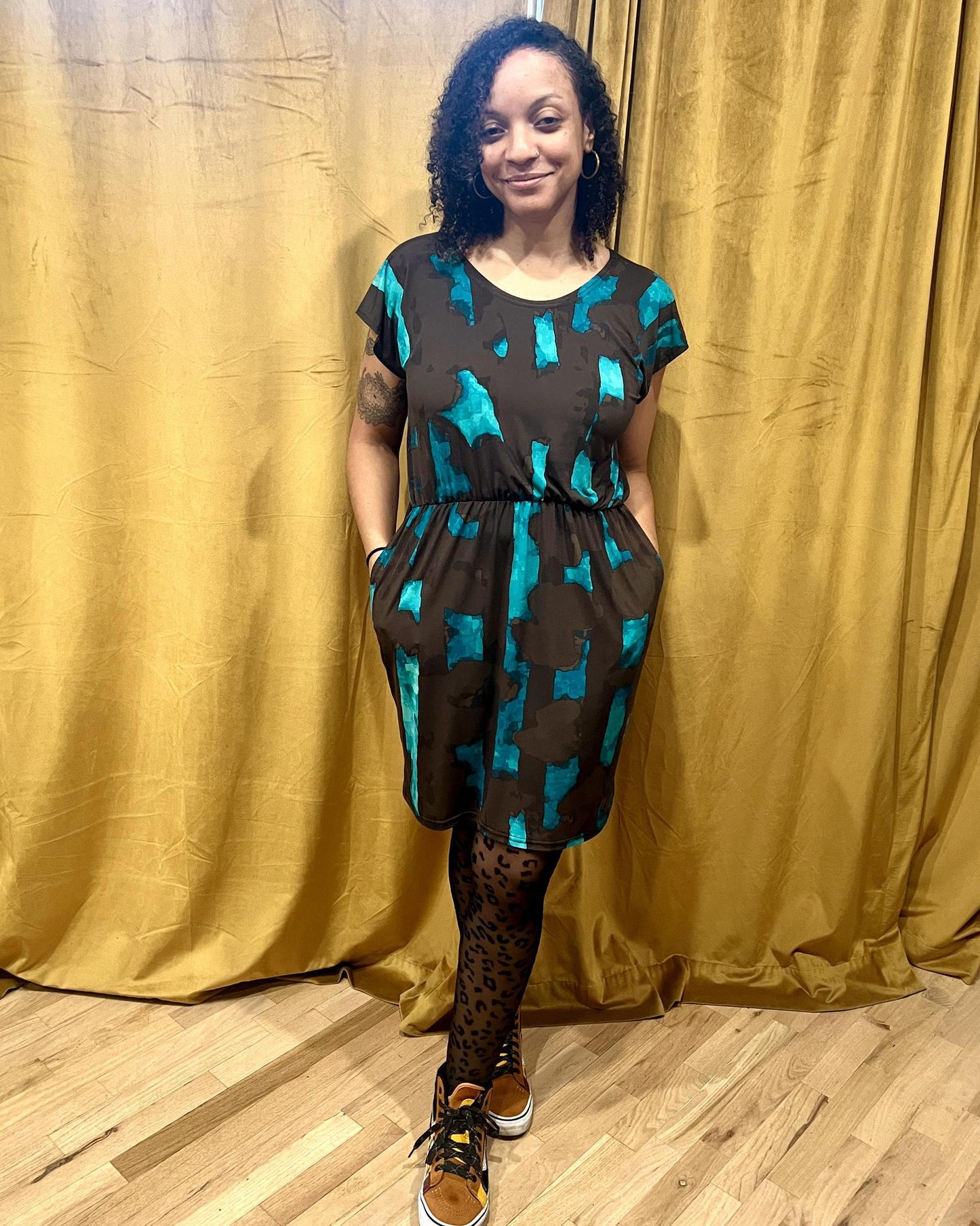Fayru Cinched Waist Dress in Charcoal Brown and Teal - Size Small, Medium