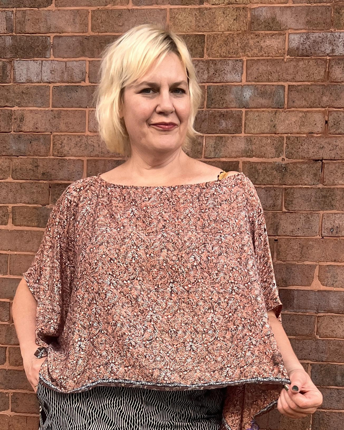 Indie Ella Tessa Flowy Silk Top in Allover Light Dusty Mauve Abstract Print